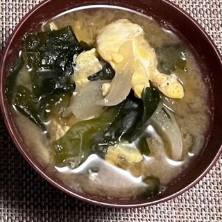 玉葱と卵の味噌汁